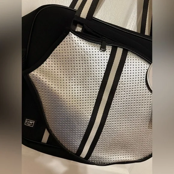 NWT Sports Tote in Black and Silver - Picture 3 of 4
